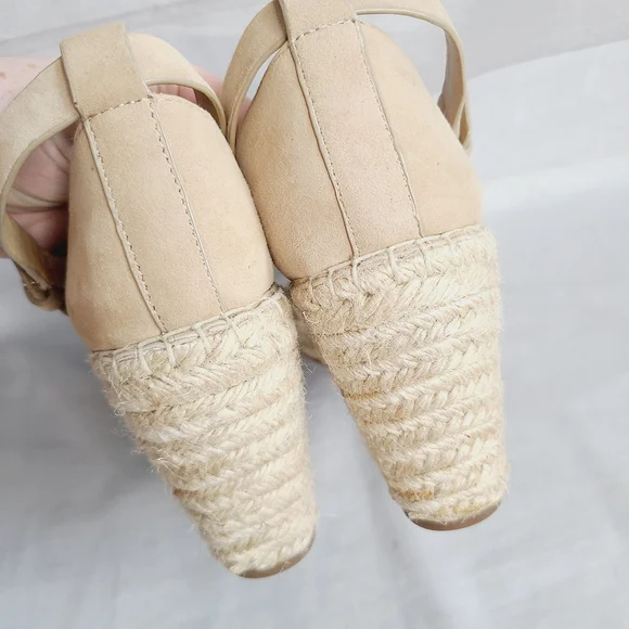 Splendid Ruffle Wedges - Picture 5 of 6